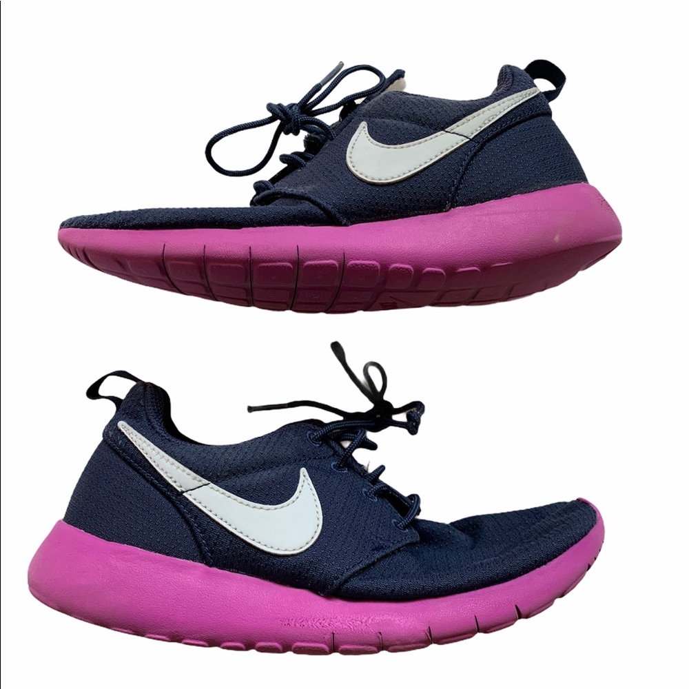Dark blue purple Nike shoes 4Y